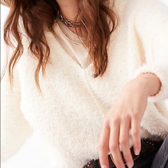 Free People Icing V-neck Ivory Pullover Sweater NWT Size XL - Picture 2 of 16